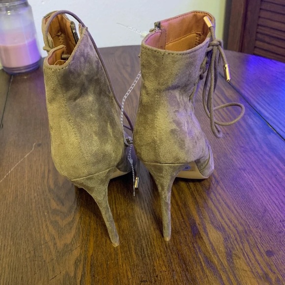 Heels - Picture 2 of 4